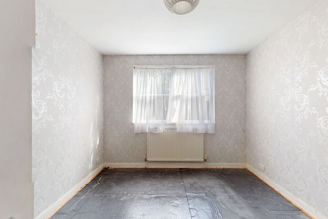 23 Carlton Square, London photo 5