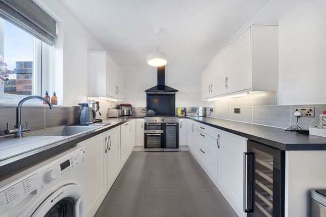 18 Lilac Avenue, Widnes photo 3