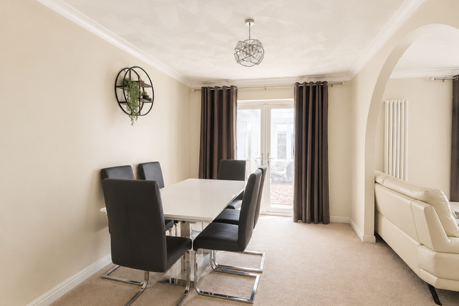 14 Colchester Way, Bedford photo 5