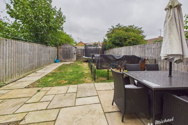 61 Coventon Road, AYLESBURY photo 3