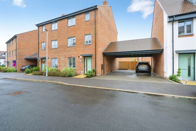4-bed house on Albatros Lane, Aylesbury, £500,000