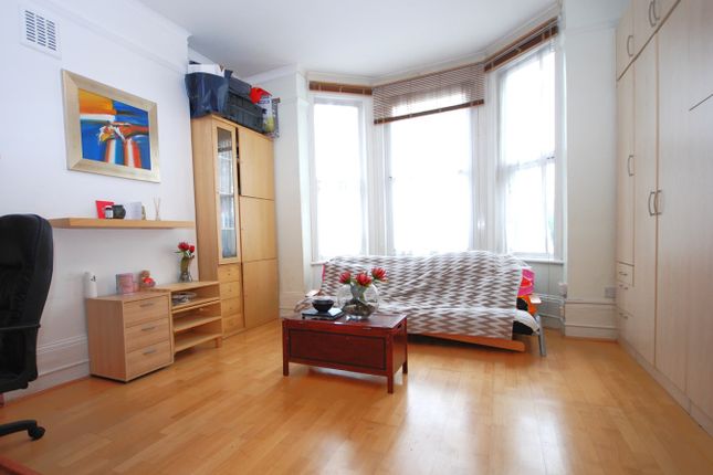 Studio for sale in Knights Hill, West Norwood