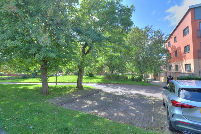 9, Oran Gardens, Glasgow photo 4