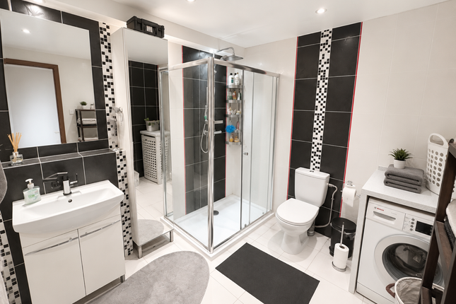 29, MILTON KEYNES photo 5