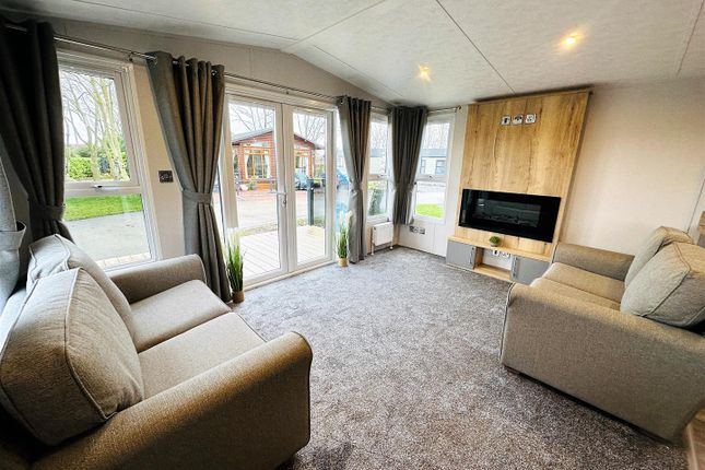 Mobile/park home for sale in Cliffe Country Lodges, Cliffe Common, Selby