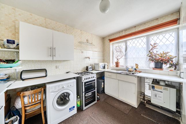 36, St. Dunstans Close, Hayes photo 3