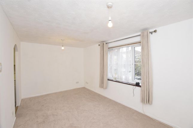 14, Campion Court, Elmore Close, Middlesex photo 3