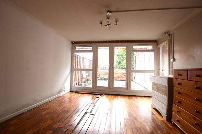 Chart House, Sadler Close, Mitcham photo 4