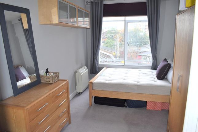 Flat to rent in Oxford Place, 7 Oxford Road, Manchester