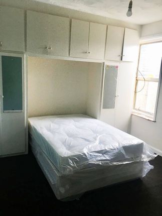 Room To Rent Â€“ Clarence Road, Grays Rm17 6Qj Â€“ Â£700 Pcm