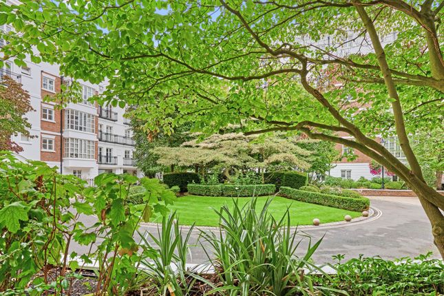 Flat for sale in Walnut Court, Kensington Green