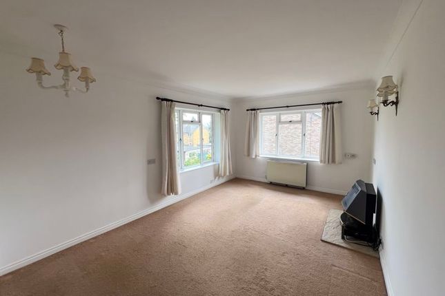 27 Trinity Court, Wethered Road, Marlow photo 4