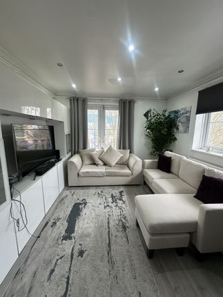 Thumbnail Flat to rent in Brompton Park Crescent, London
