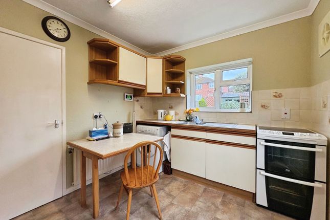13, Lingfield Avenue, Yeovil photo 3