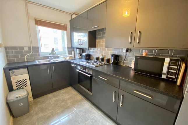Flat for sale in Aplin Way, Osterley, Isleworth