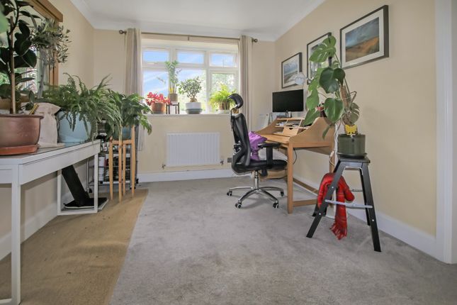 29, Park Lawn, Slough photo 5