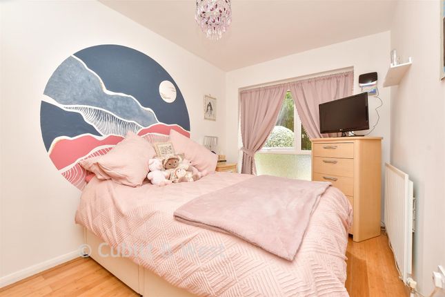 3, Timberhill, Ashtead photo 3
