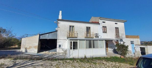 Farmhouse for sale in Chieti, Atessa, Abruzzo, CH66041