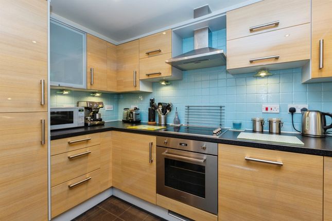 Flat 77, Stanton House, Coxhill Way, Aylesbury photo 3