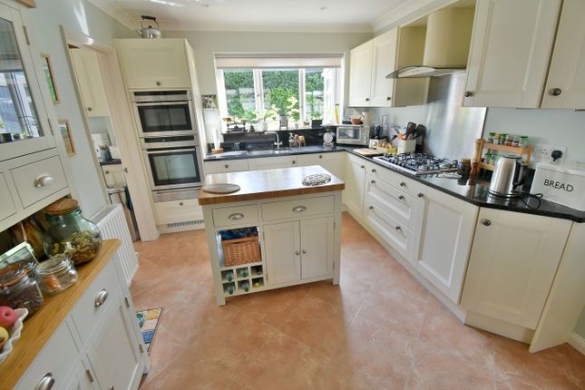 21, Pinewood Road, Ferndown photo 2