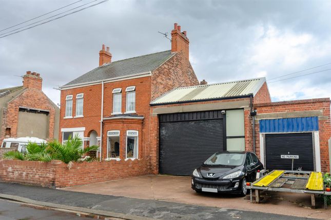 Thumbnail Detached house for sale in South Cliff Road, Withernsea