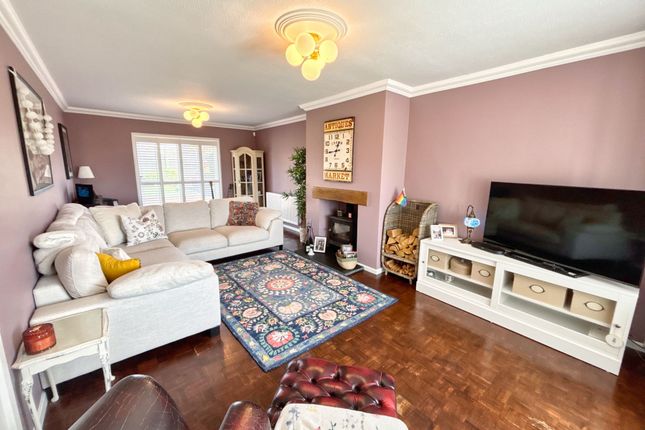 5 Rogers Lane, Bridgend photo 4