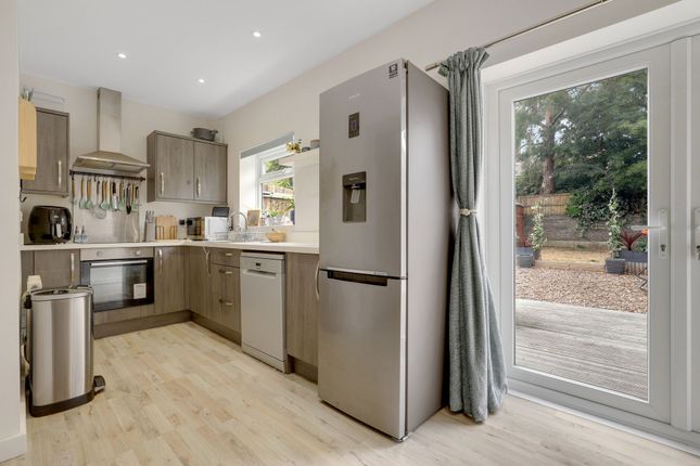 19 Hall Drive, Nottingham photo 4