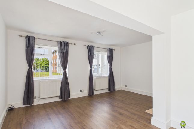 35, Hilltop Gardens, Dartford photo 3