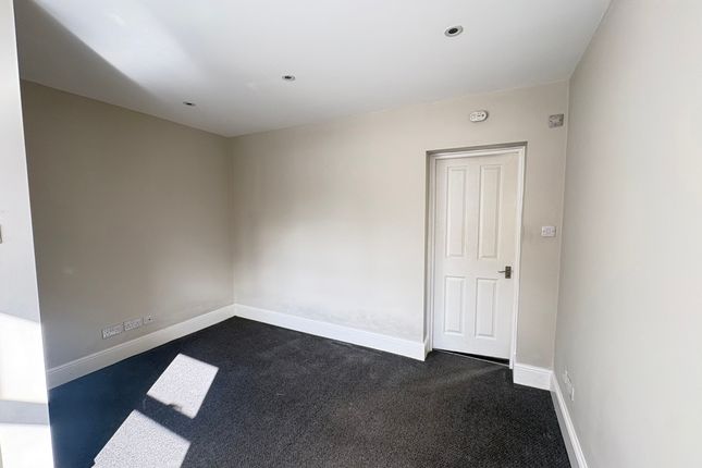 43B, Nutfield Road, Redhill photo 4
