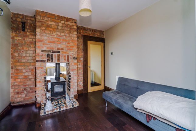 23, Warwick Avenue, Swinton photo 4