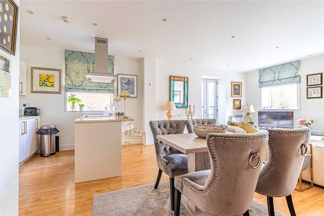 Flat for sale in Lower Kings Road, Berkhamsted, Hertfordshire