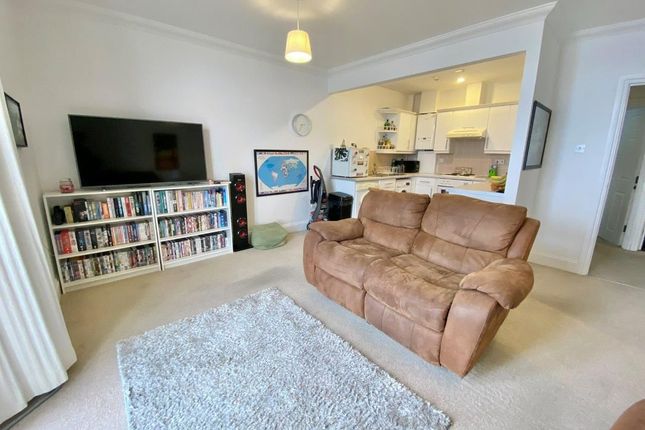 4 Seacliff, Torquay photo 2