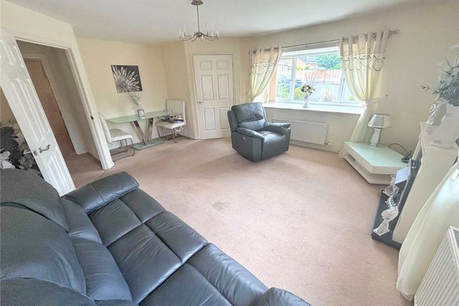 19, Chanters Close, Manchester photo 4