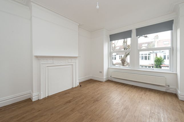 Flat to rent in Badminton Road, Clapham South/Balham, London