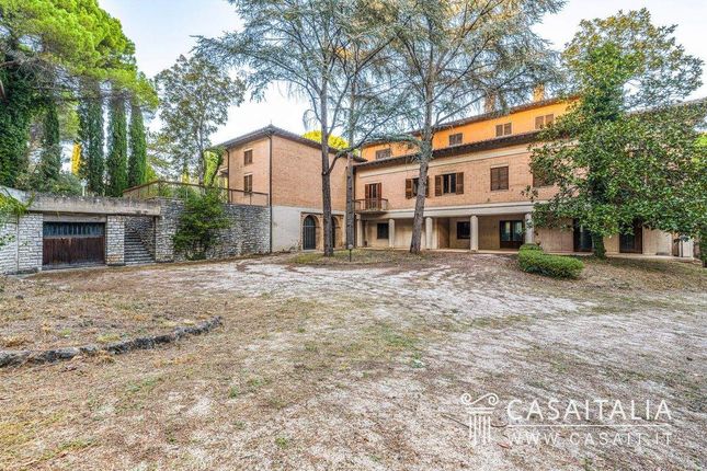 Villa for sale in Perugia, Umbria, Italy