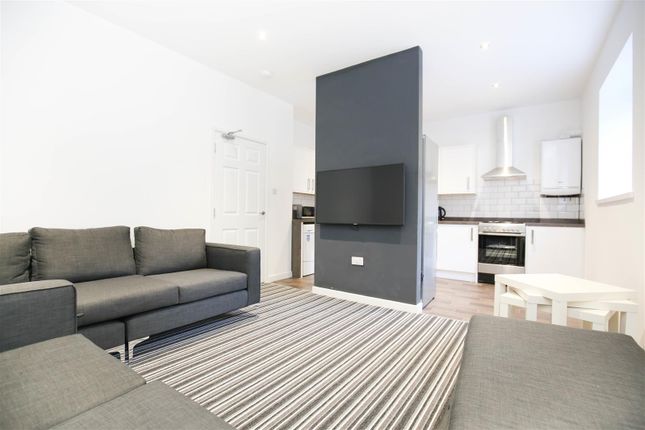 Thumbnail Maisonette to rent in Westgate Road, Newcastle Upon Tyne
