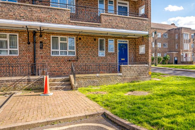 12 Barker House, Kingswood Estate, London photo 4