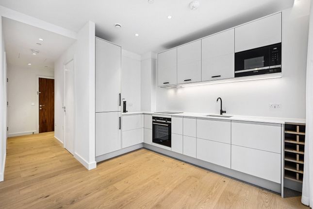Flat 12 Sovereign Court,, 5 Jubilee Walk, London photo 3