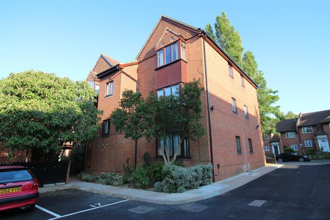 16 Churchill Court, 94, Ashbourne Road, London photo 2