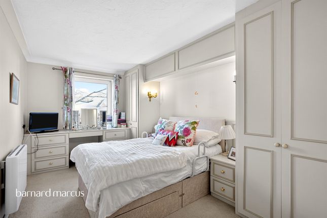 Flat 11, St Elizabeths Court, Mayfield Avenue, London photo 4