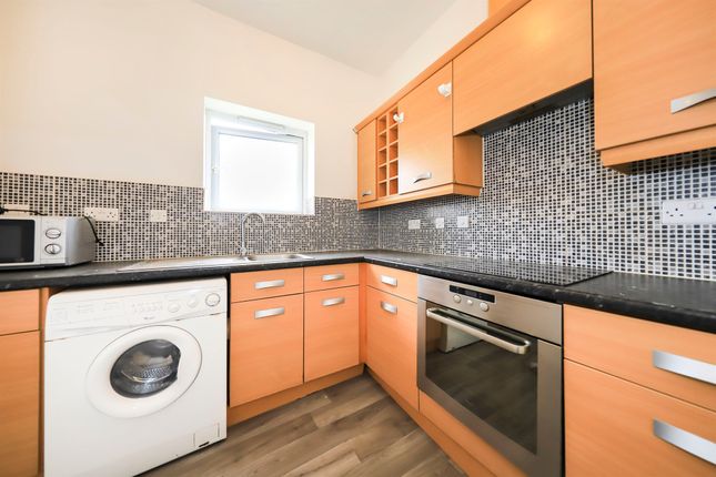 32, Deans Gate, Willenhall photo 3