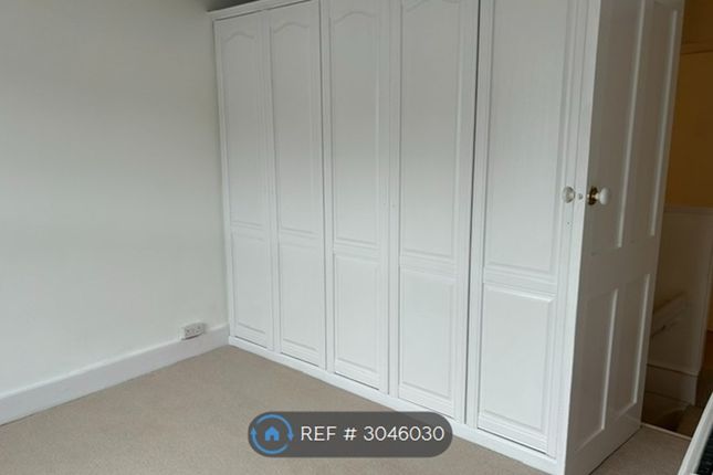 Rosebery Road, Bushey photo 4