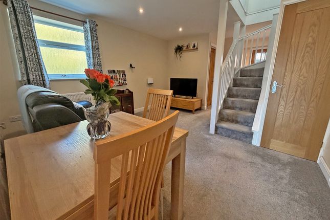 40a Copners Drive, Holmer Green, Buckinghamshire photo 4