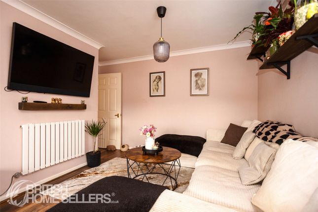 24, Atterbury Close, Kent photo 4