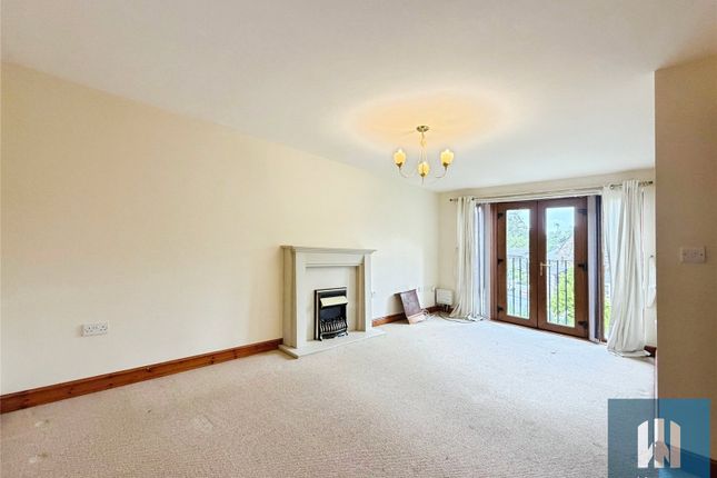 61, Clough Lea, Huddersfield photo 3