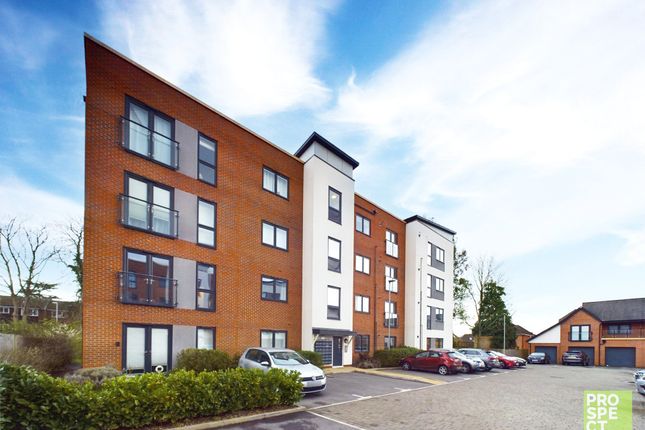 Thumbnail Flat for sale in Elvian Close, Reading, Berkshire