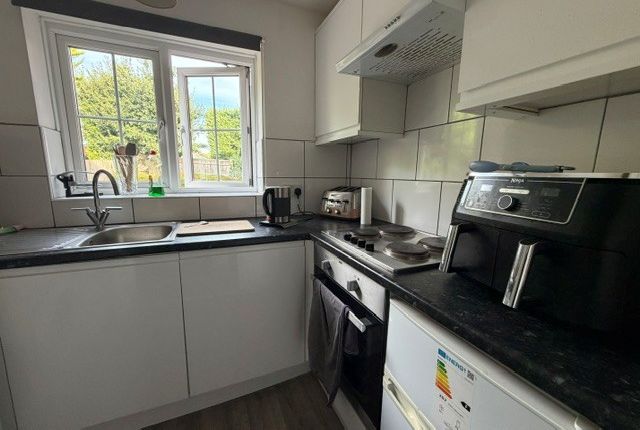 Flat 3, Th, TONBRIDGE photo 2