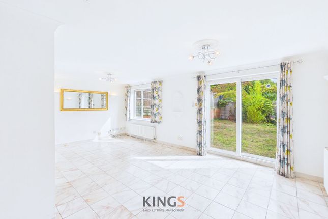 11 Markham Road, Waltham Cross photo 4