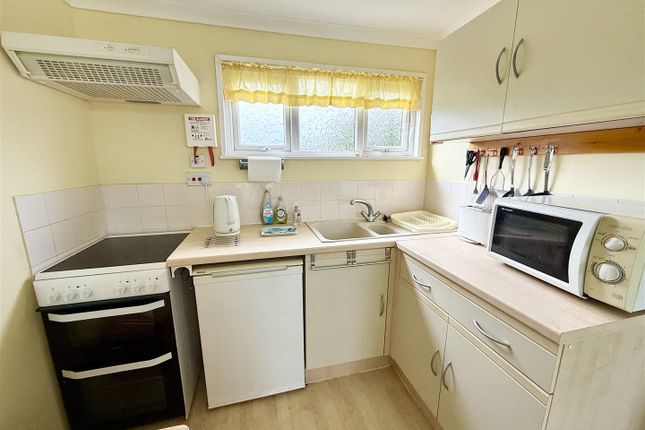 3, Broadside Chalet Park, Stalham photo 3