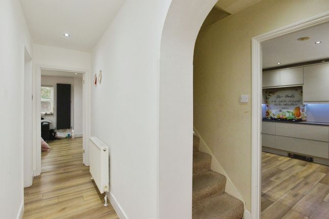 70, Clay Hill, MILTON KEYNES photo 3